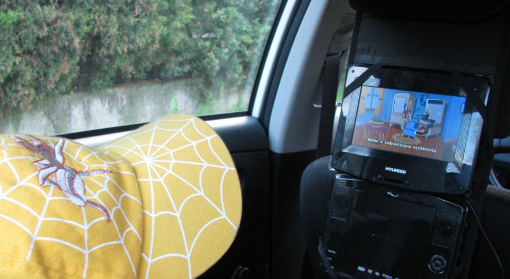 DVD w aucie. Czyli - Gdy w podróży dzieci się nudzą...