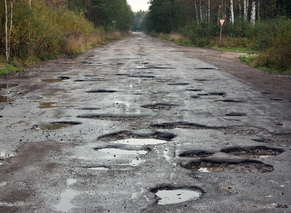 Czy to najbardziej dziurawa droga w Polsce? Nagranie z przejazdu mówi wszystko