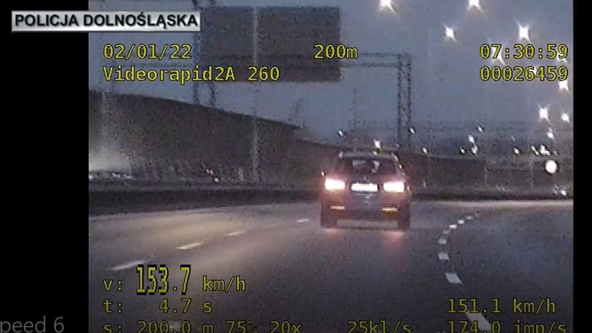 Kierowca BMW przy ograniczeniu do 80 km/h jechał z prędkością ponad 150 km/h