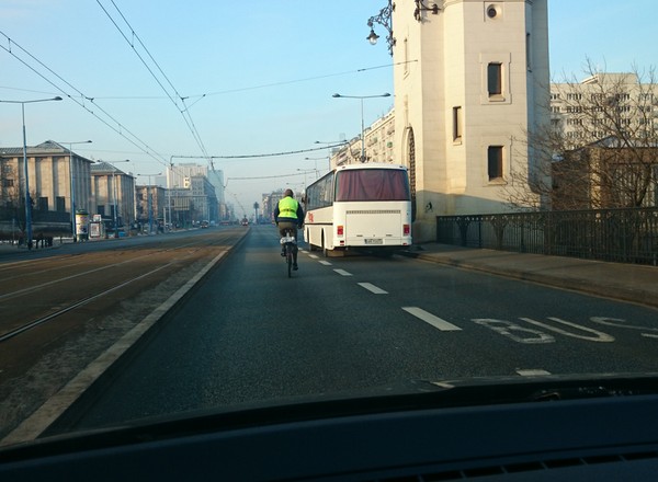 Czy kierowcy polubią rowerzystów i rolkarzy?