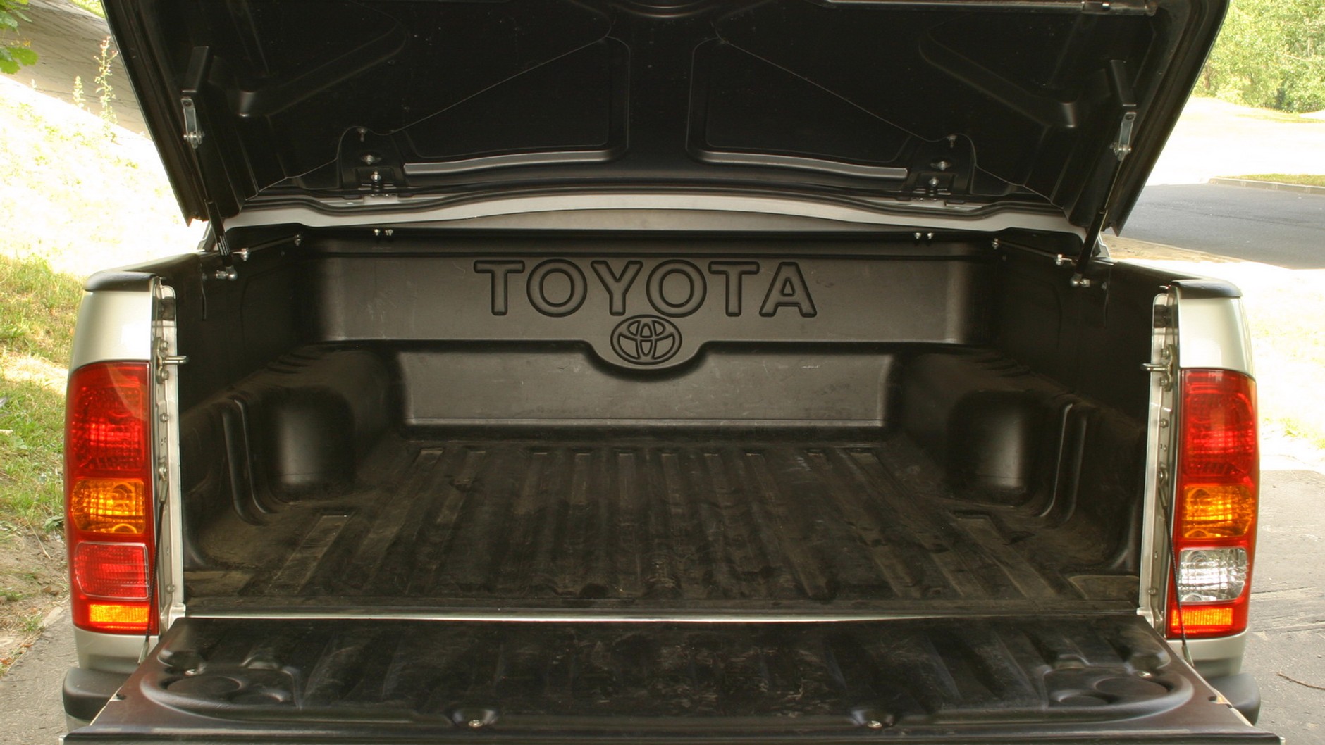 1. Toyota Hilux VII (2005-15)