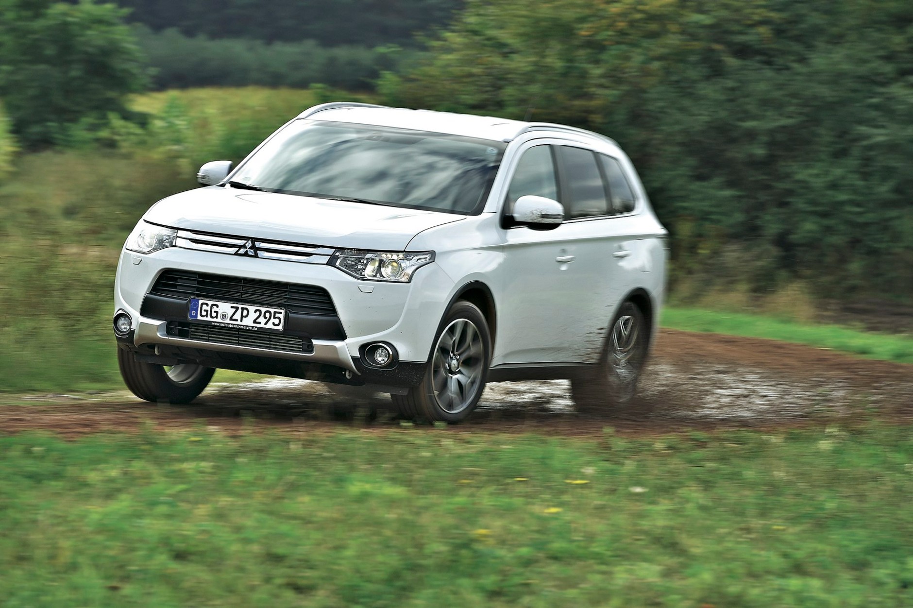 Nissan X-Trail, Mazda CX-5, Mitsubishi Outlander, Subaru Forester