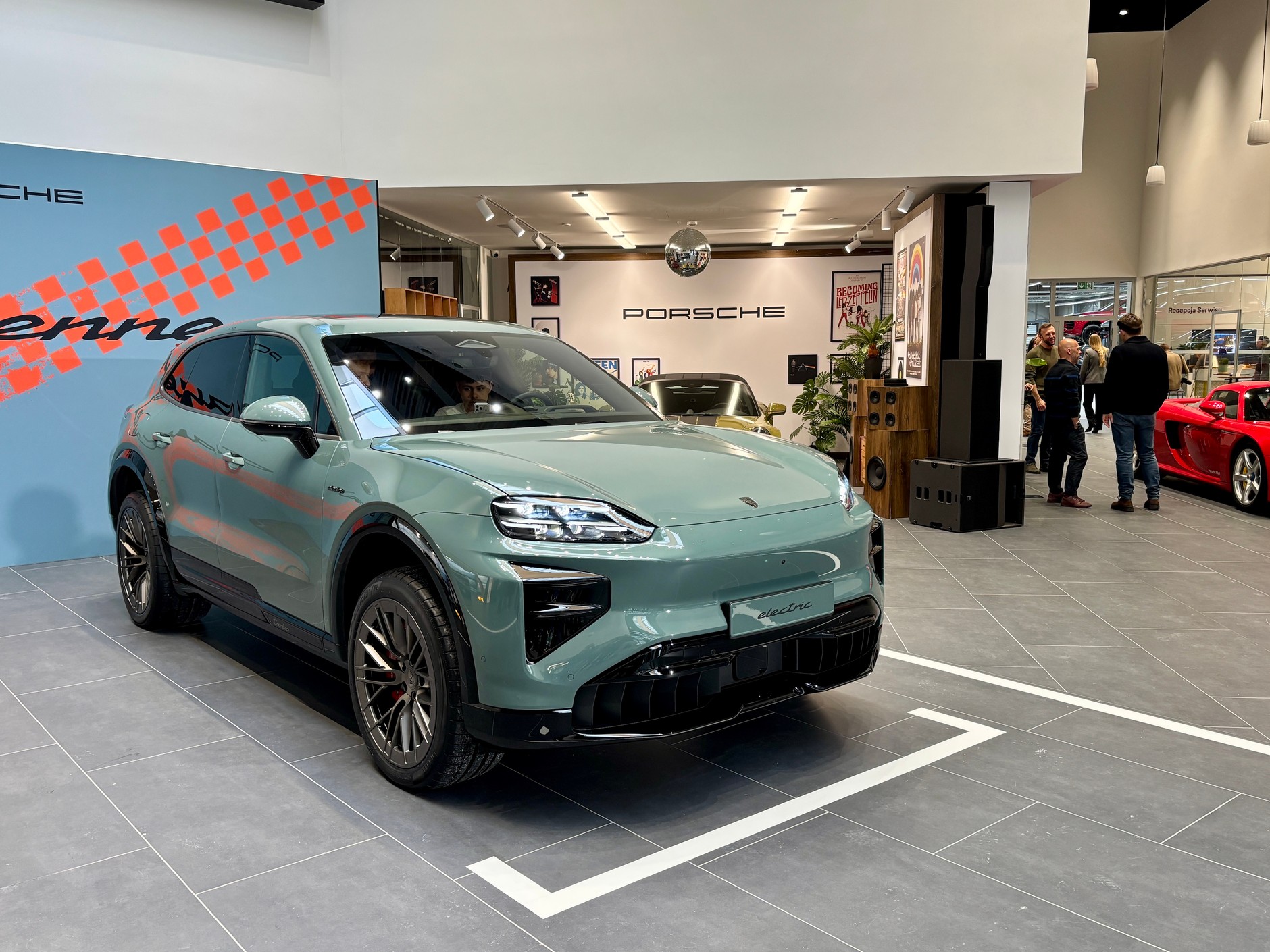 Premiera Cayenne Electric w Porsche Centrum Warszawa Wawer