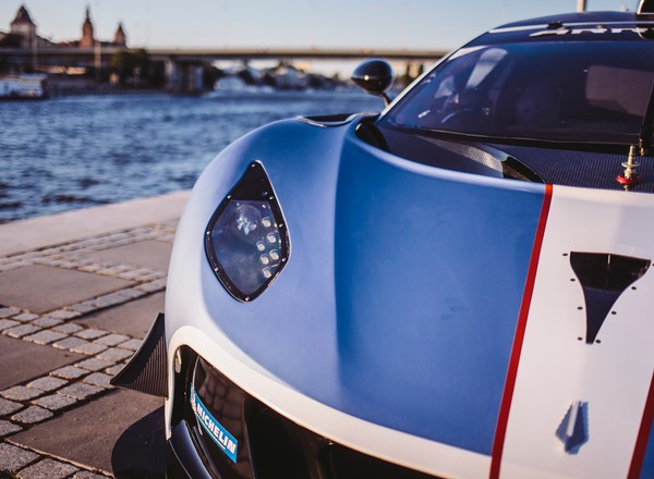 Arrinera Hussarya GT na polskich drogach