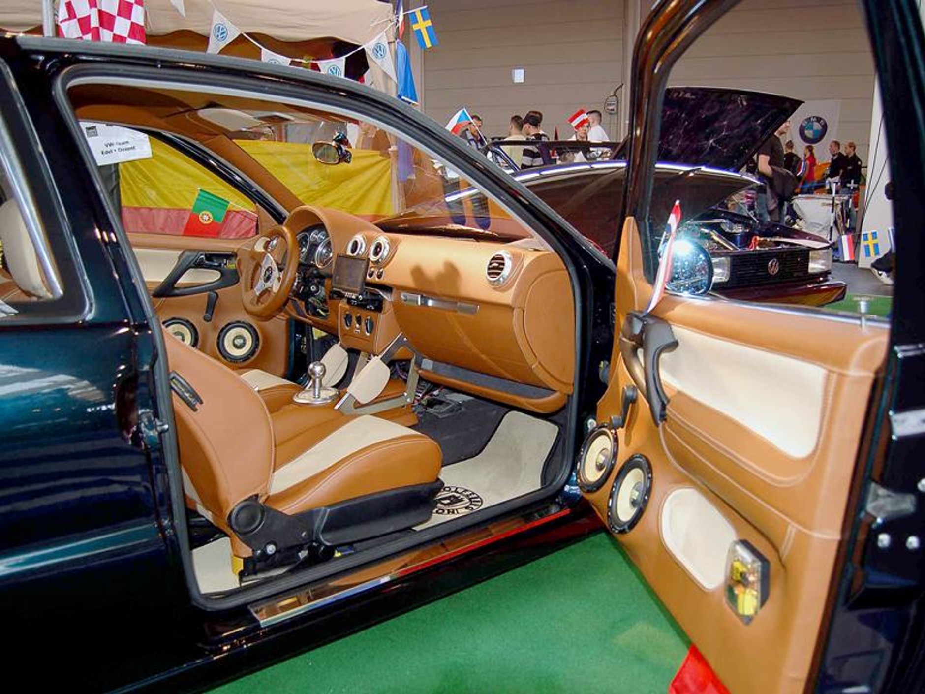 Tuning World Bodensee 2008: Golfy, drifting i dziewczyny -  fotogaleria (2)