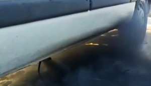 W urządzeniu pomiarowym prawie skończyła się skala. Z auta tak się dymiło