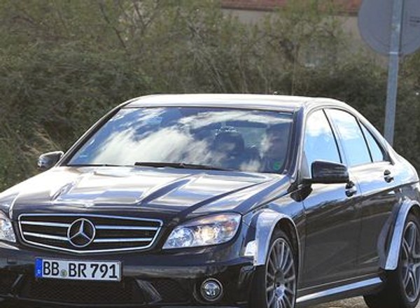 Mercedes C63 AMG – ostatni z silnikiem wolnossącym