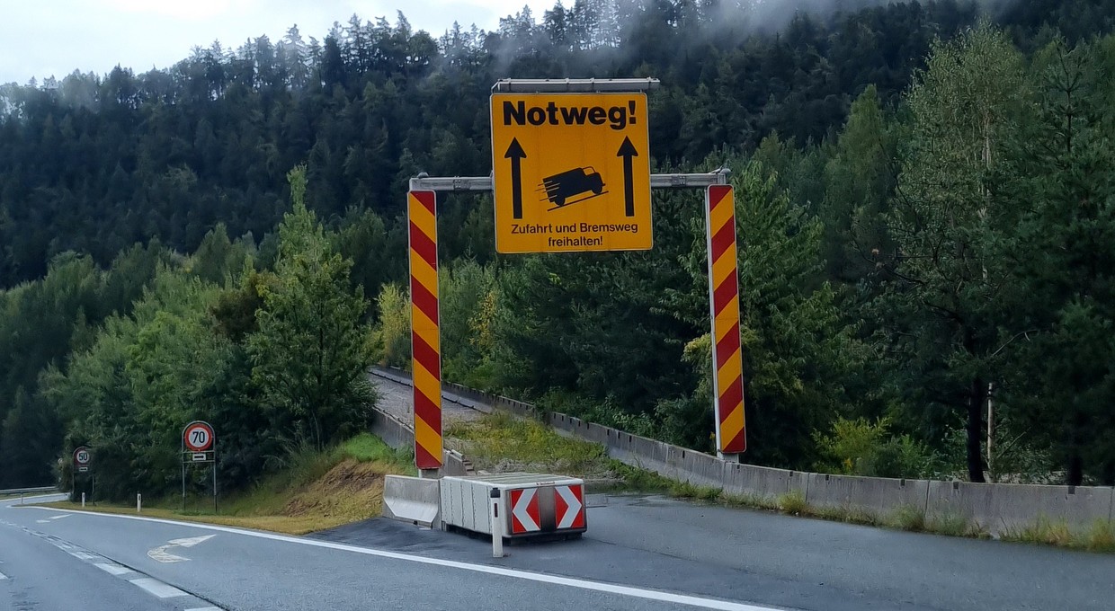 Specjalna rampa na autostradzie. Do czego służy? To ostatnia deska ratunku