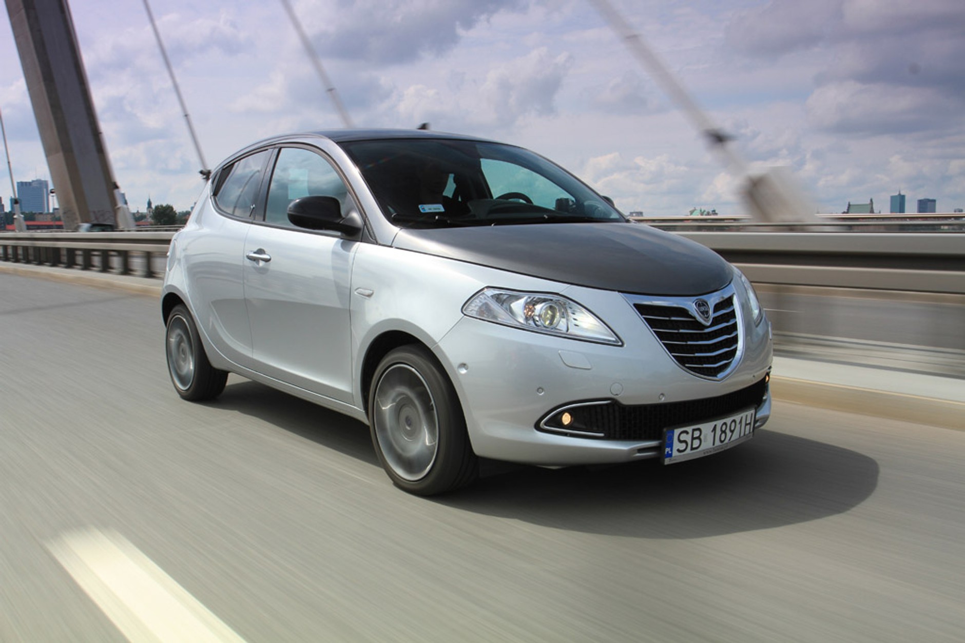 Lancia Ypsilon: elegancka tylko na pokaz