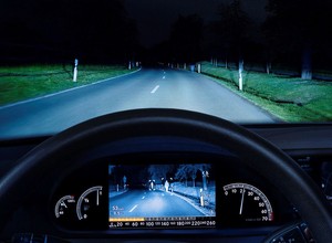 Jak działa asystent jazdy nocnej?