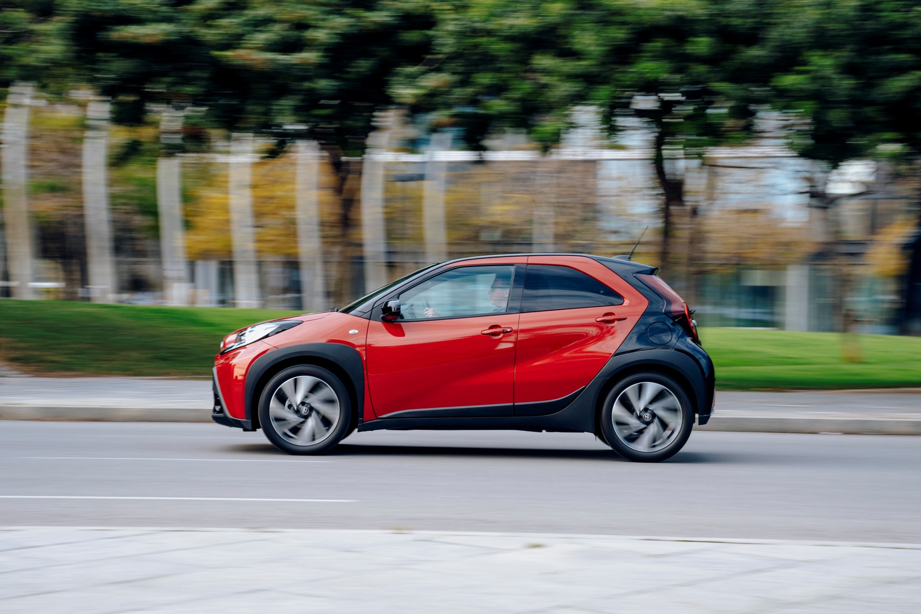 Toyota Aygo została crossoverem.