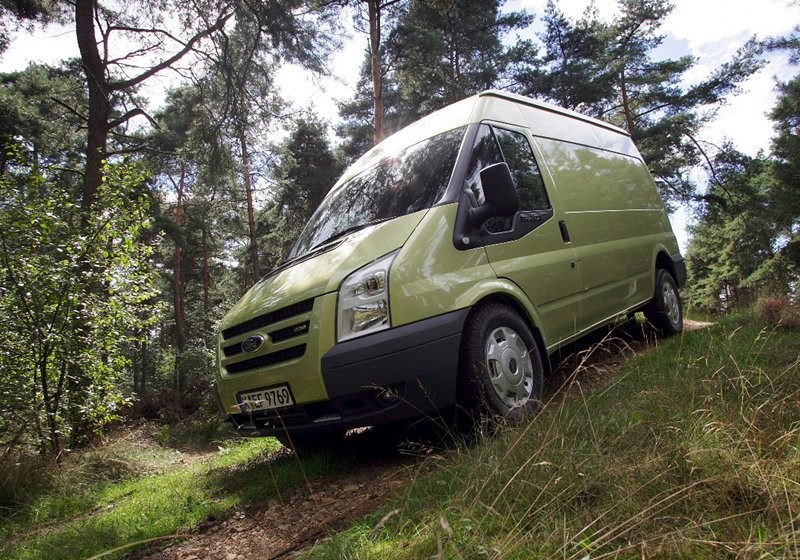 Ford Transit samochodem dostawczym roku. Teraz również z napędem na obie osie.