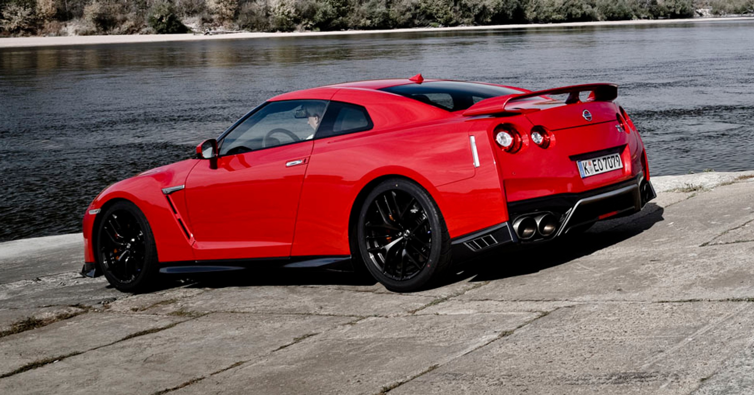 Nissan GT-R
