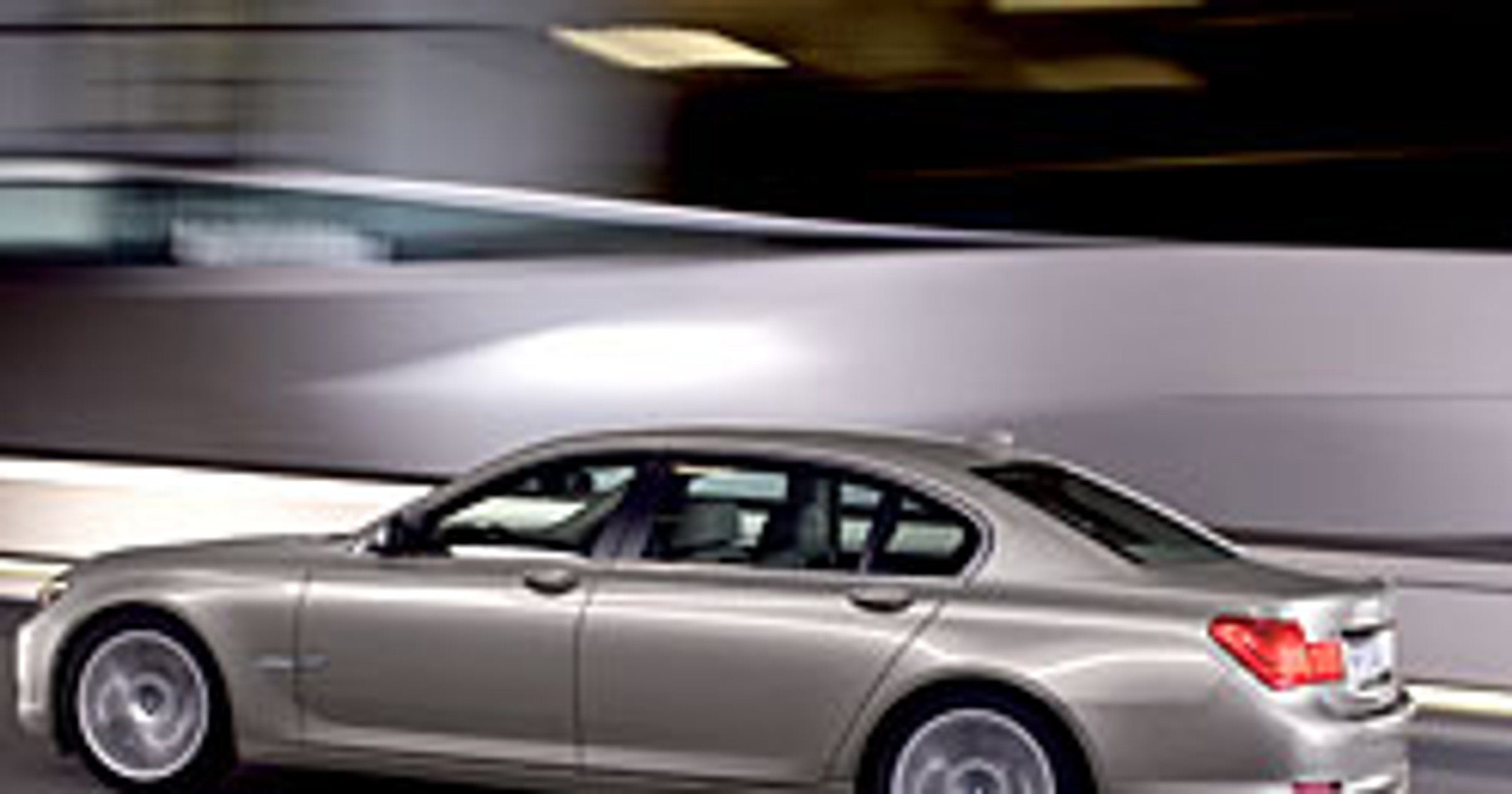 BMW: 740i bez 8-cylindrowego silnika, 750i z dwoma turbosprężarkami