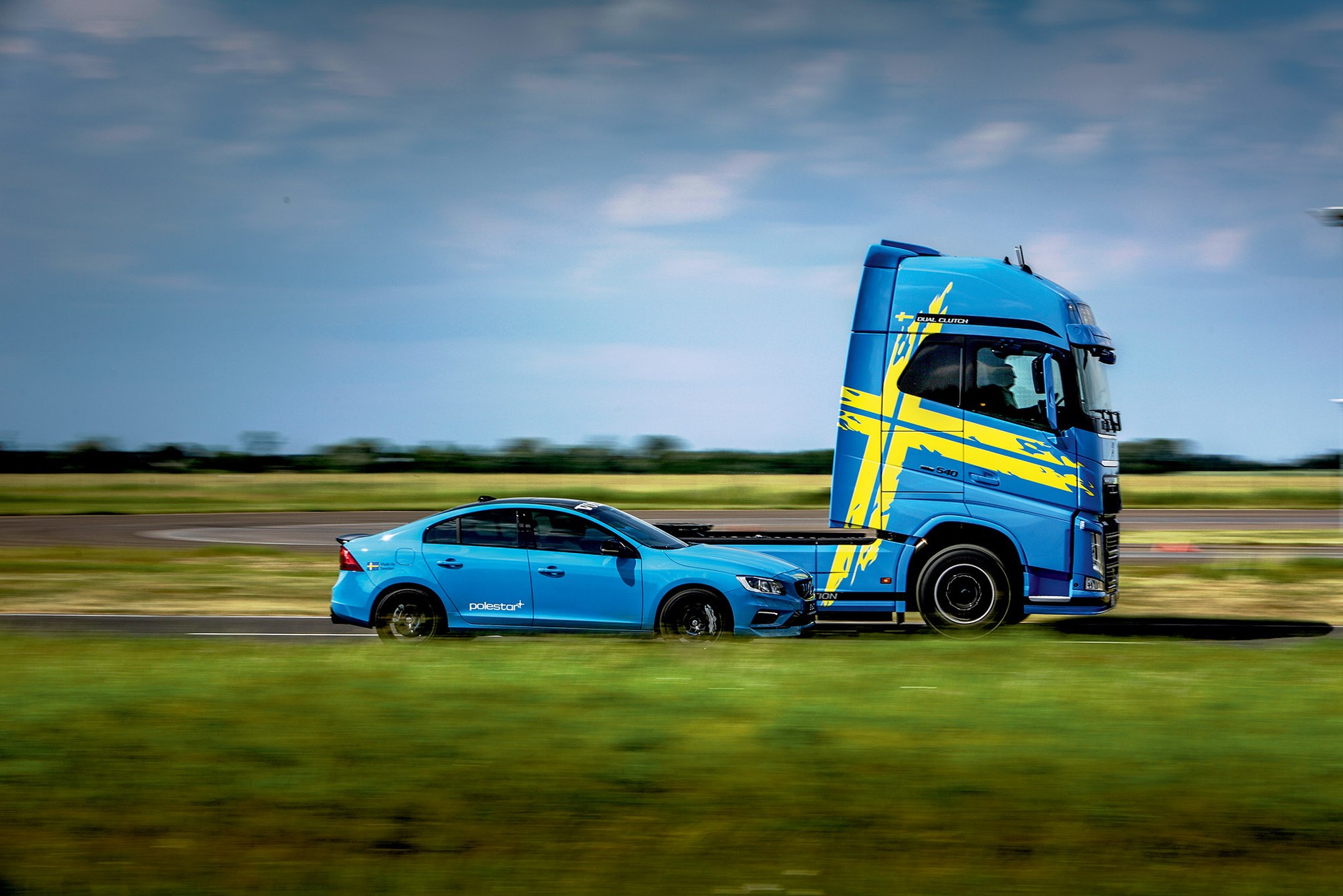 Volvo S60 Polestar vs Volvo FH 540 Performance Edition