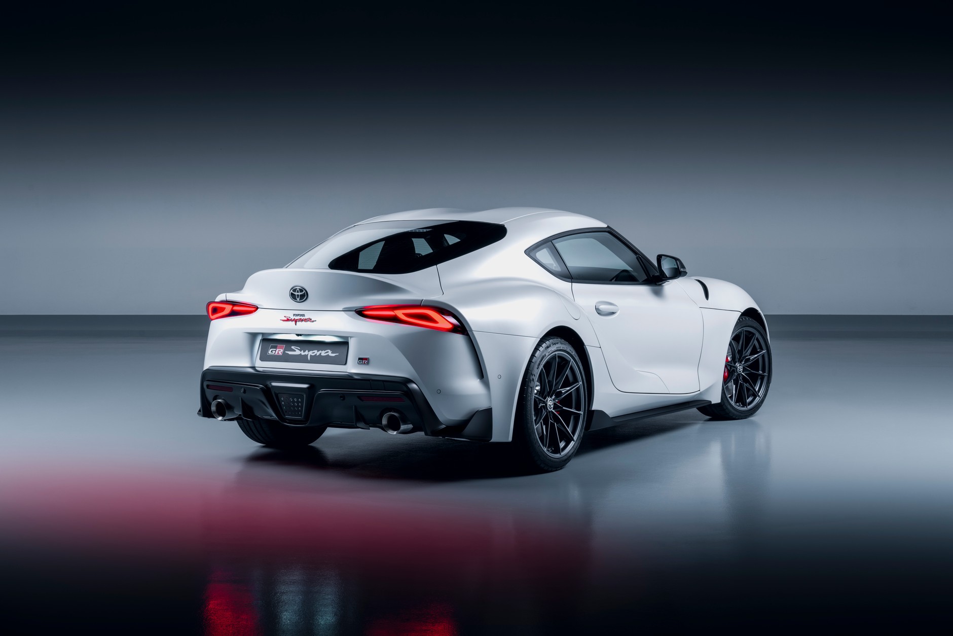 Toyota GR Supra z manualną skrzynią biegów