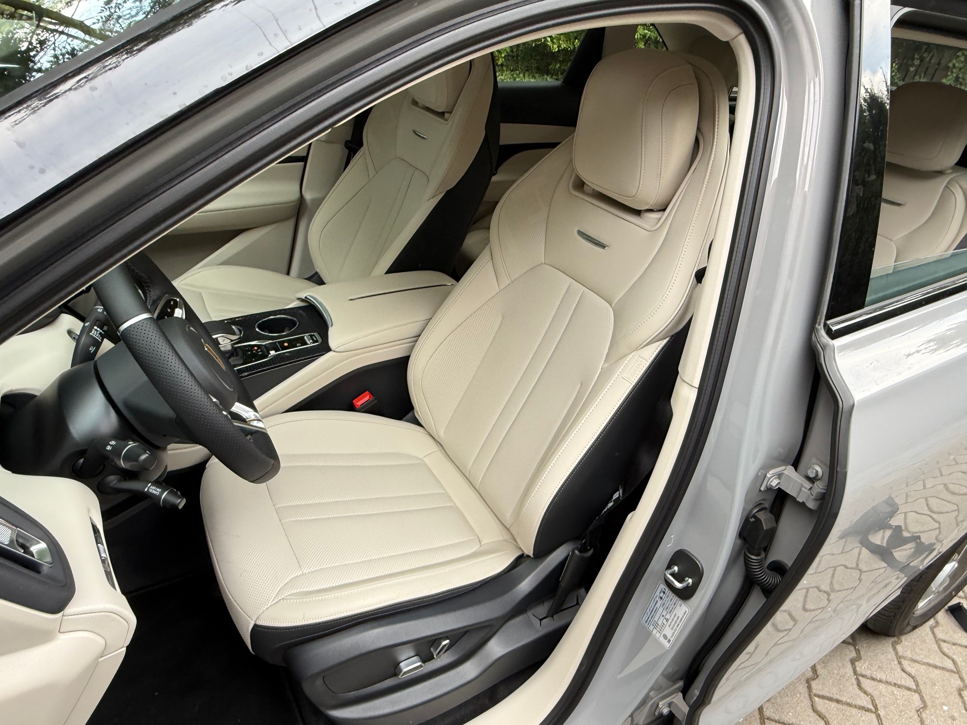Hongqi HS3