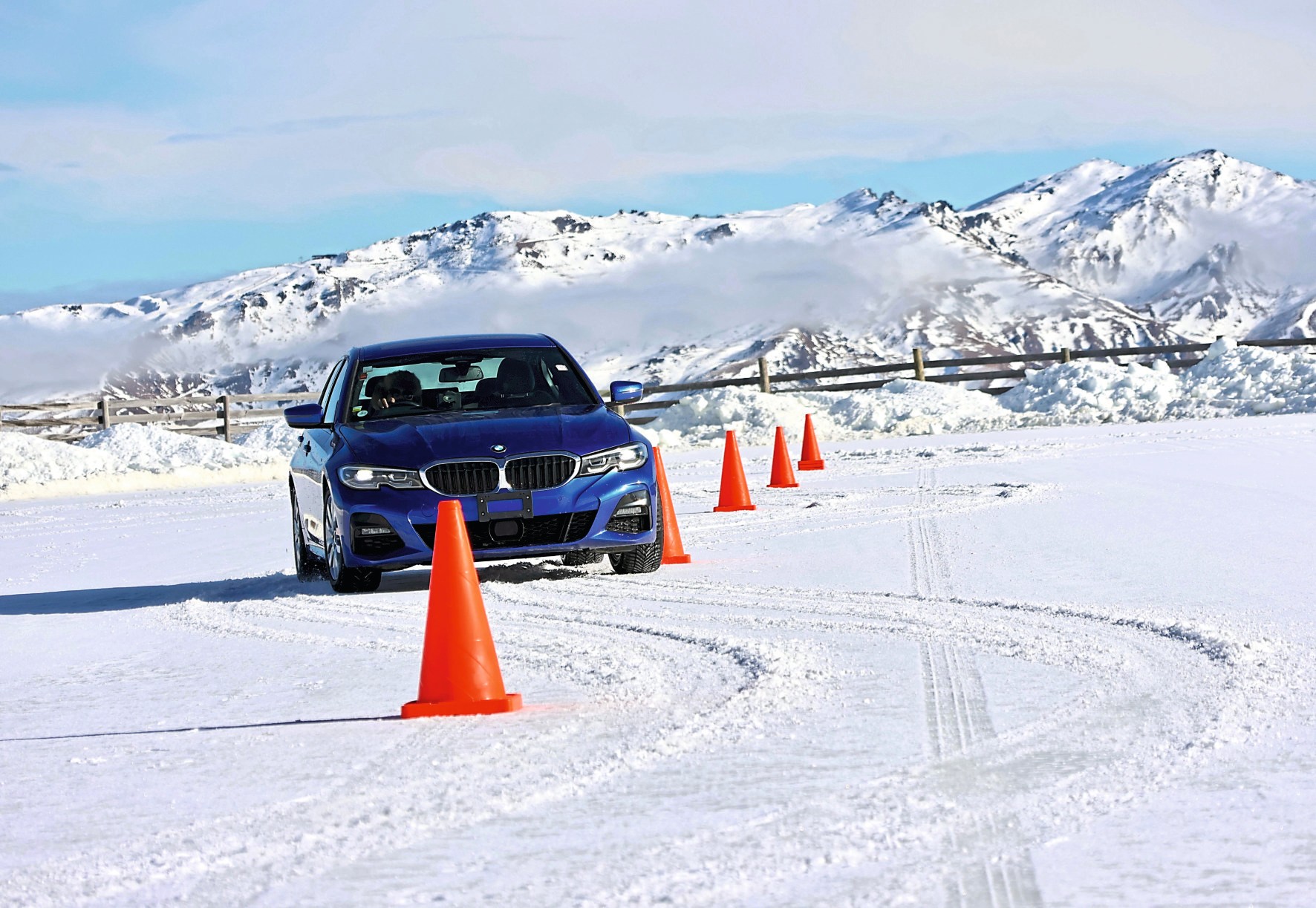 Dobre opony całoroczne w warunkach zimowych mają osiągi zbliżone do osiągów zimówek