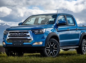 JAC celuje w Forda i Toyotę. Drugi model T8 Pro w drodze do Polski