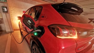 Ładowarka powstanie. Kierowca elektryka wygrał w sądzie ze wspólnotą mieszkaniową