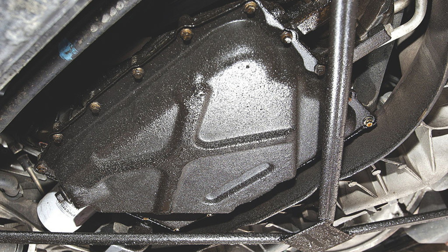 Uszczelka miski: wymiana z reguły jest tania, podczas naprawy usuwa się resztki starej uszczelki. Miska może być też skorodowana lub uszkodzona mechanicznie.