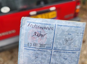 Coraz wyższe wymogi przy rejestracji aut na żółte tablice. Wymagania we wszystkich województwach