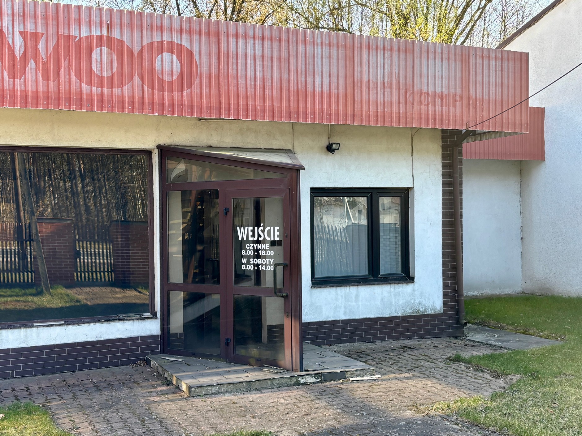 Opuszczony salon Daewoo pod Płockiem