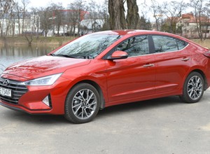 Hyundai Elantra 1.6 6AT – model z aspiracjami | TEST