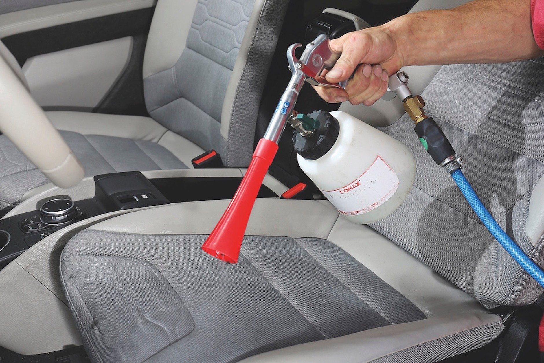 Tapicerka materiałowa - usuwanie plam