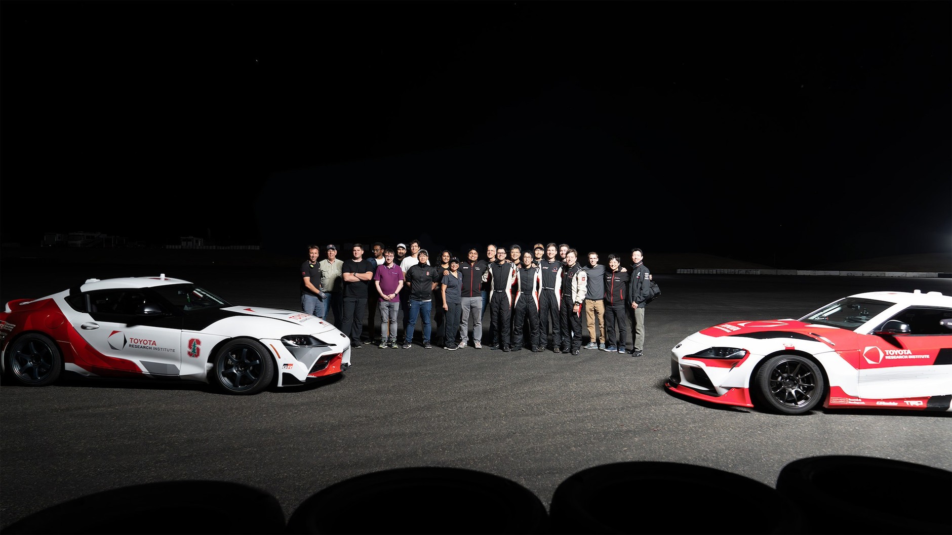 Toyota GR Supra – autonomiczne driftowanie w parach