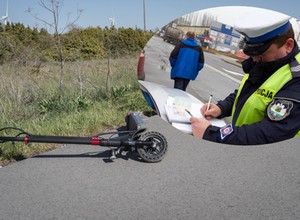 Przejażdżka na hulajnodze kosztowała go więcej niż sprzęt. I tak miał szczęście