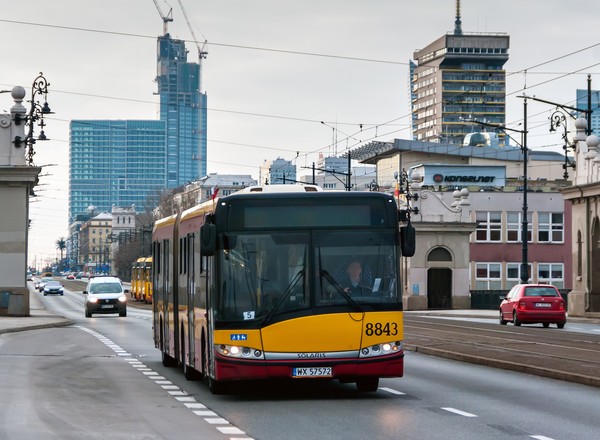 Autobus miejski z dieslem – jego dni są policzone. Ciężarówki też będą czyste. Unia wyznaczyła datę