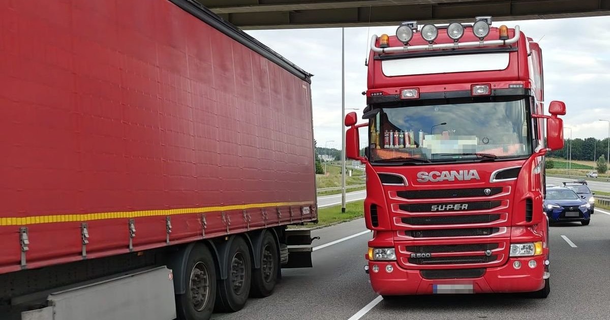 Zasnął za kierownicą tira na odbownicy