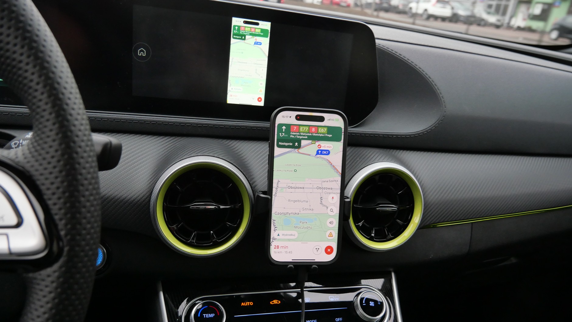 Klapka w desce rozdzielczej okazuje się bardzo sensowna