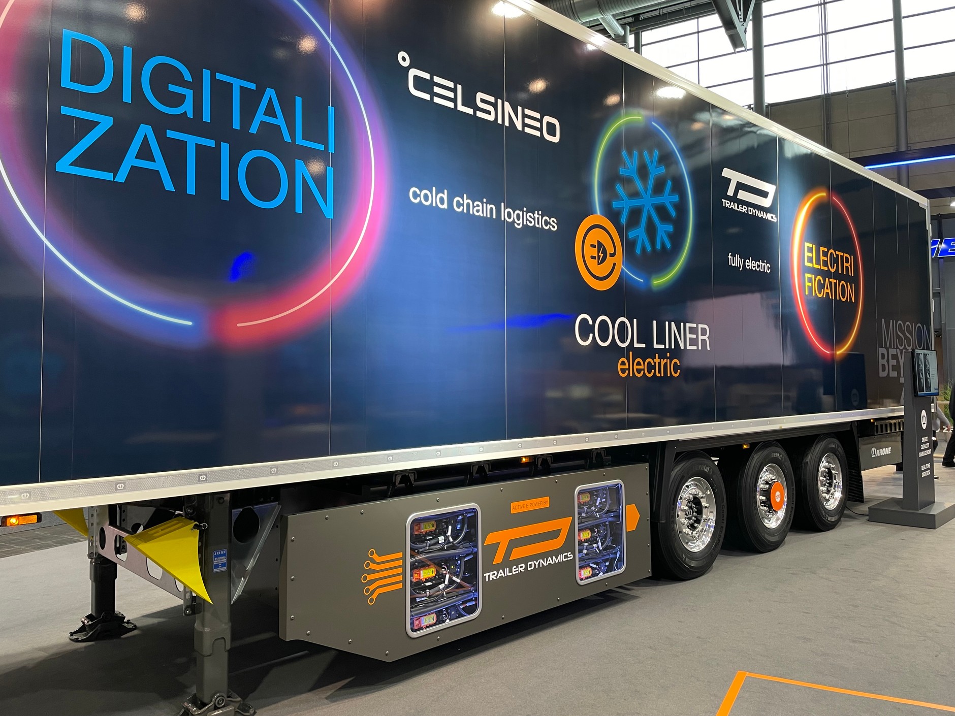 Naczepa z własnym napędem elektrycznym.