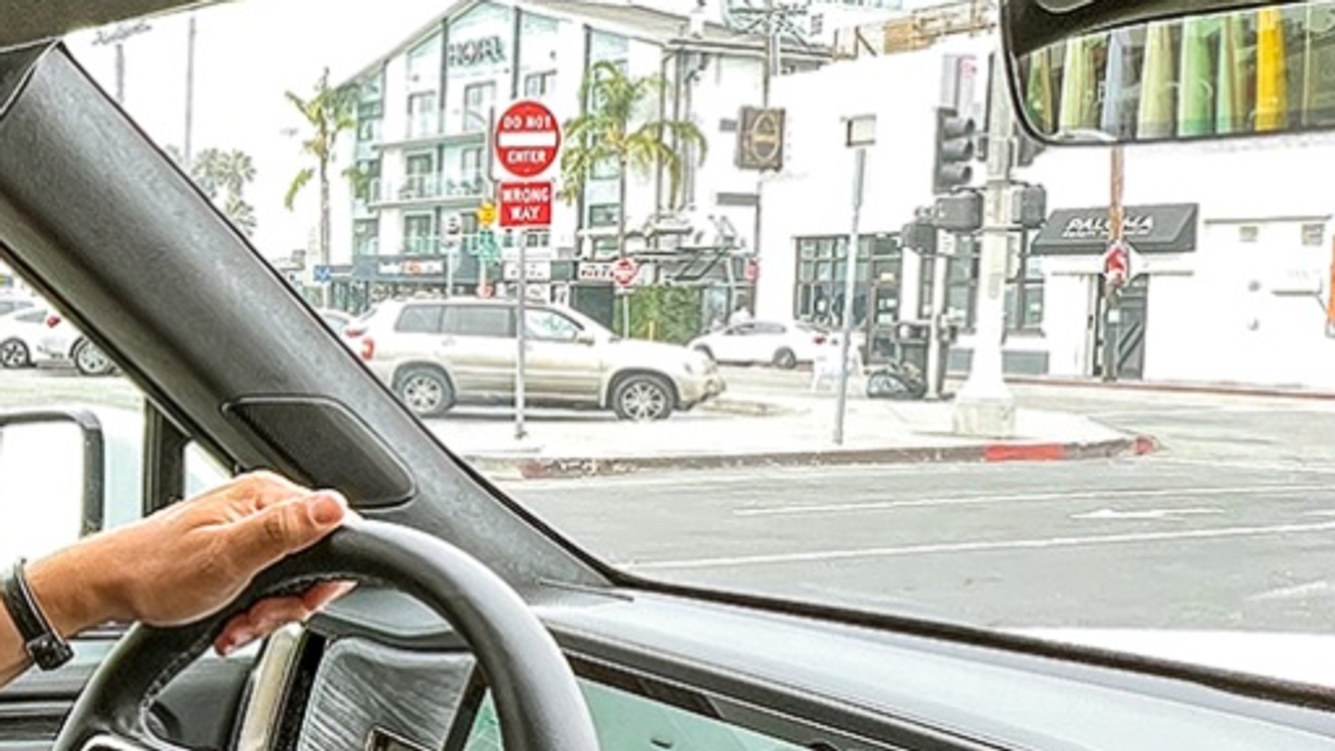 Jazda Rivianem R1T dostarcza sportowych emocji, choć na kalifornijskich drogach raczej nie poszaleliśmy