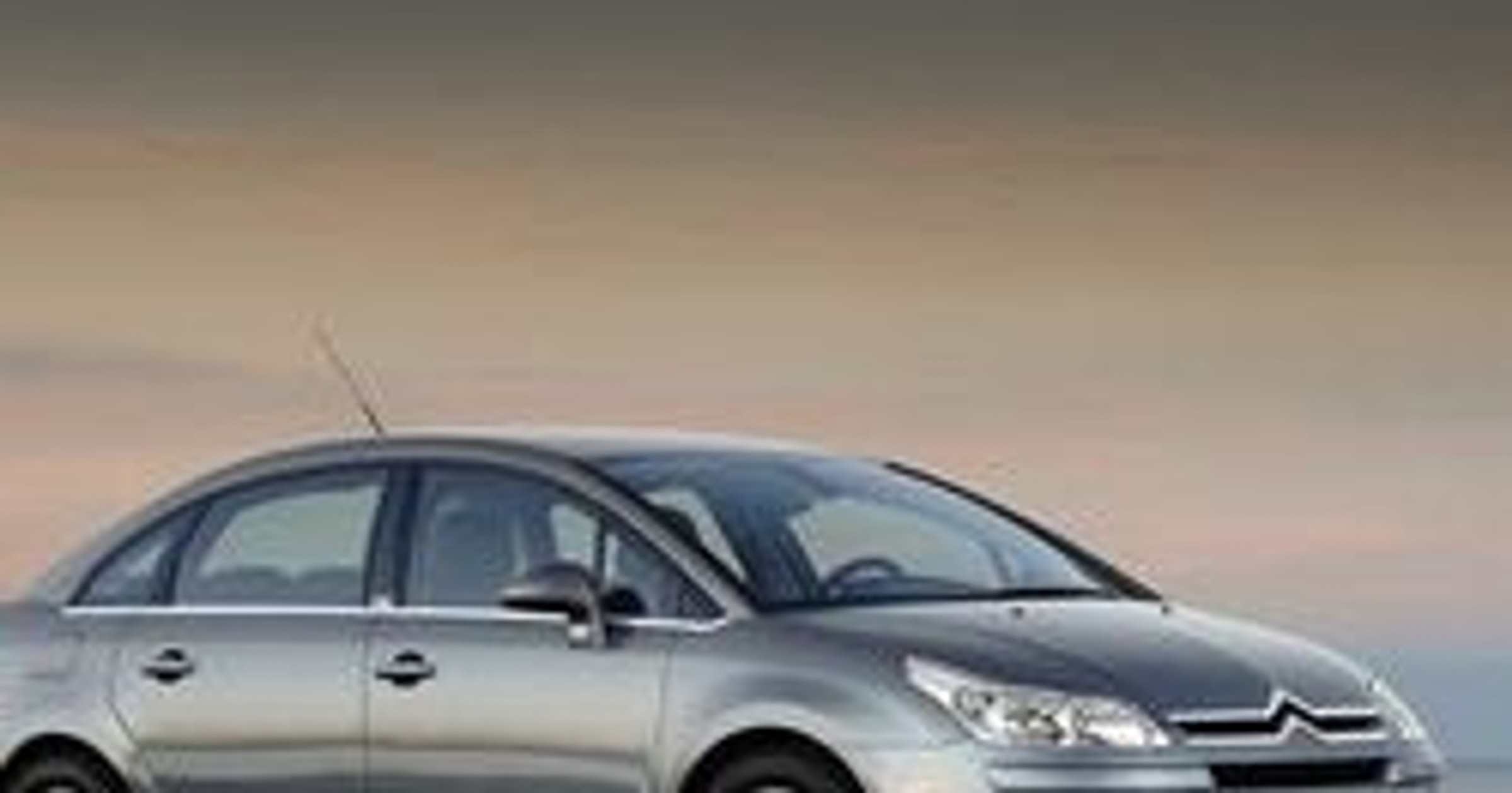 Citroën: oczekiwanie na premierę  trójbryłowego modelu C4