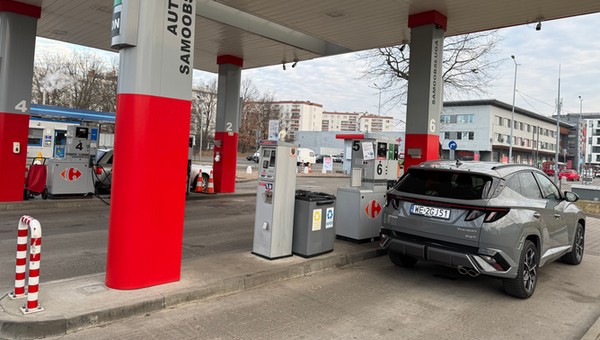 Zatankował i odjechał. To częsty błąd kierowców, który jednak łatwo naprawić