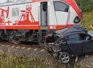 Przerażający wypadek w Lublinie. Lokomotywa zgniotła małego Forda jak puszkę