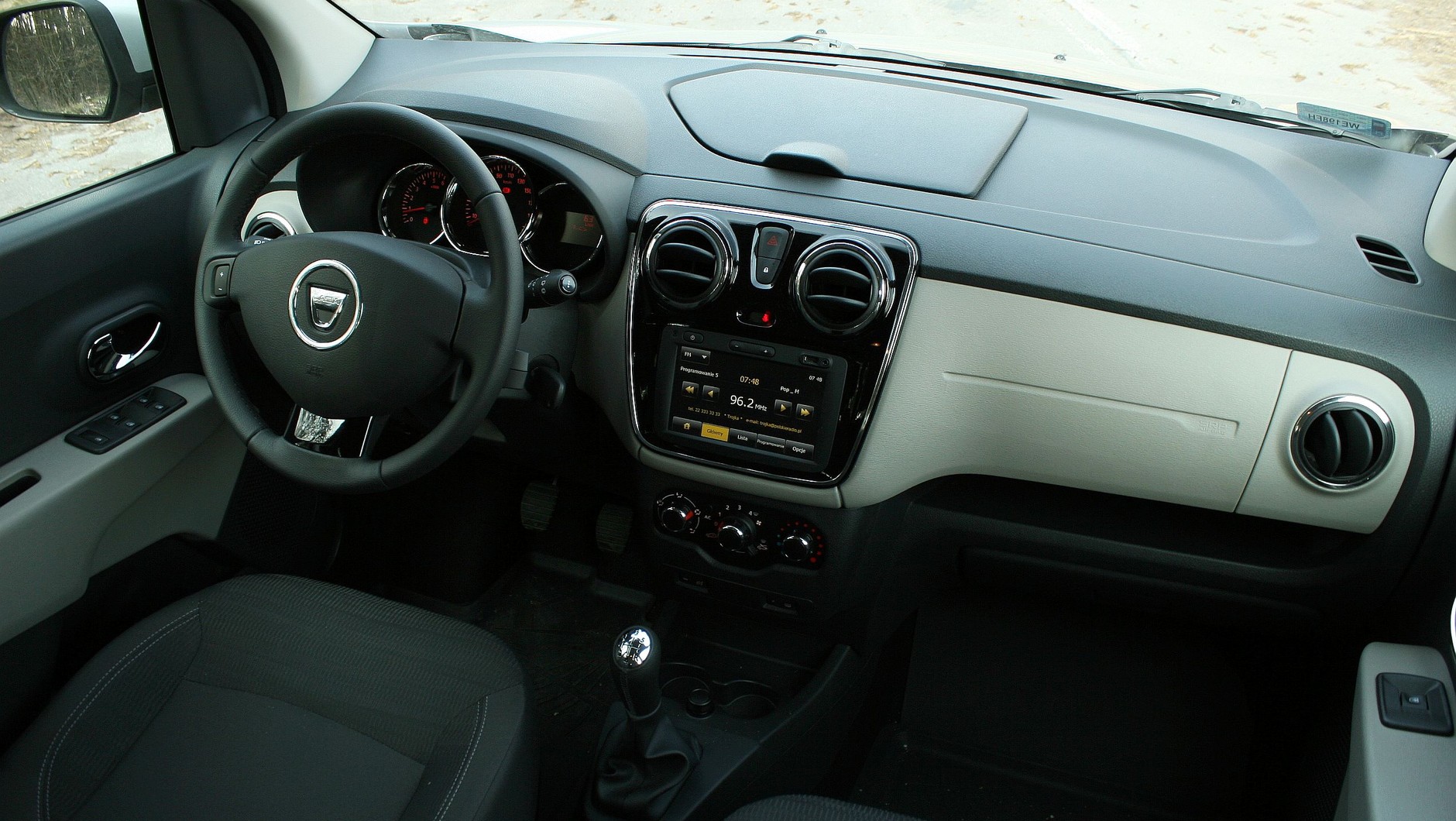 Dacia Lodgy - wnętrze bogatszych wersji wygląda naprawdę dobrze