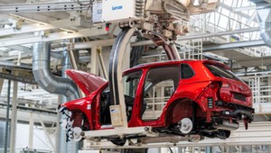 Europejska motoryzacja się wali. Zakaz sprzedaży aut spalinowych do zmiany