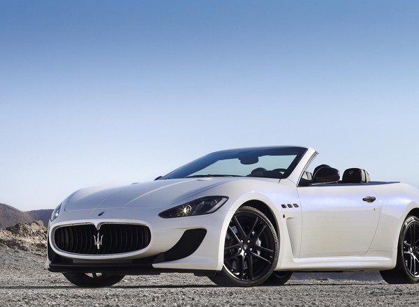 Uwodzicielskie Maserati GranCabrio MC