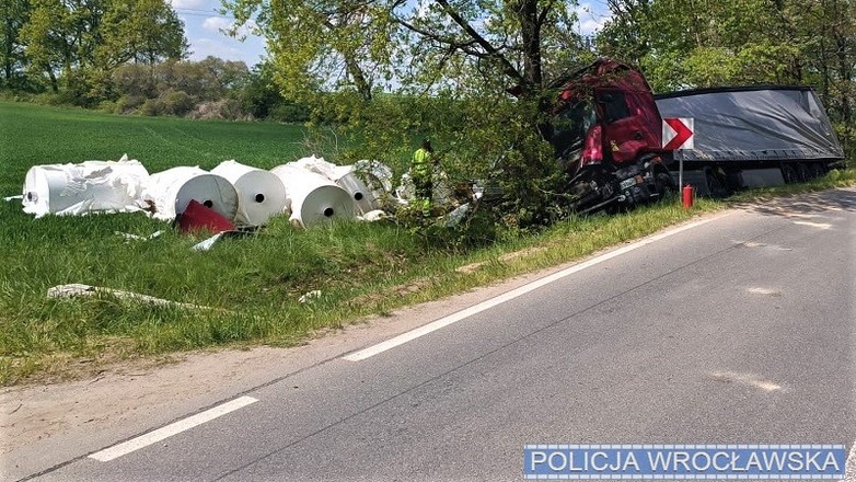 Wypadek ciężarówki pod Wrocławiem