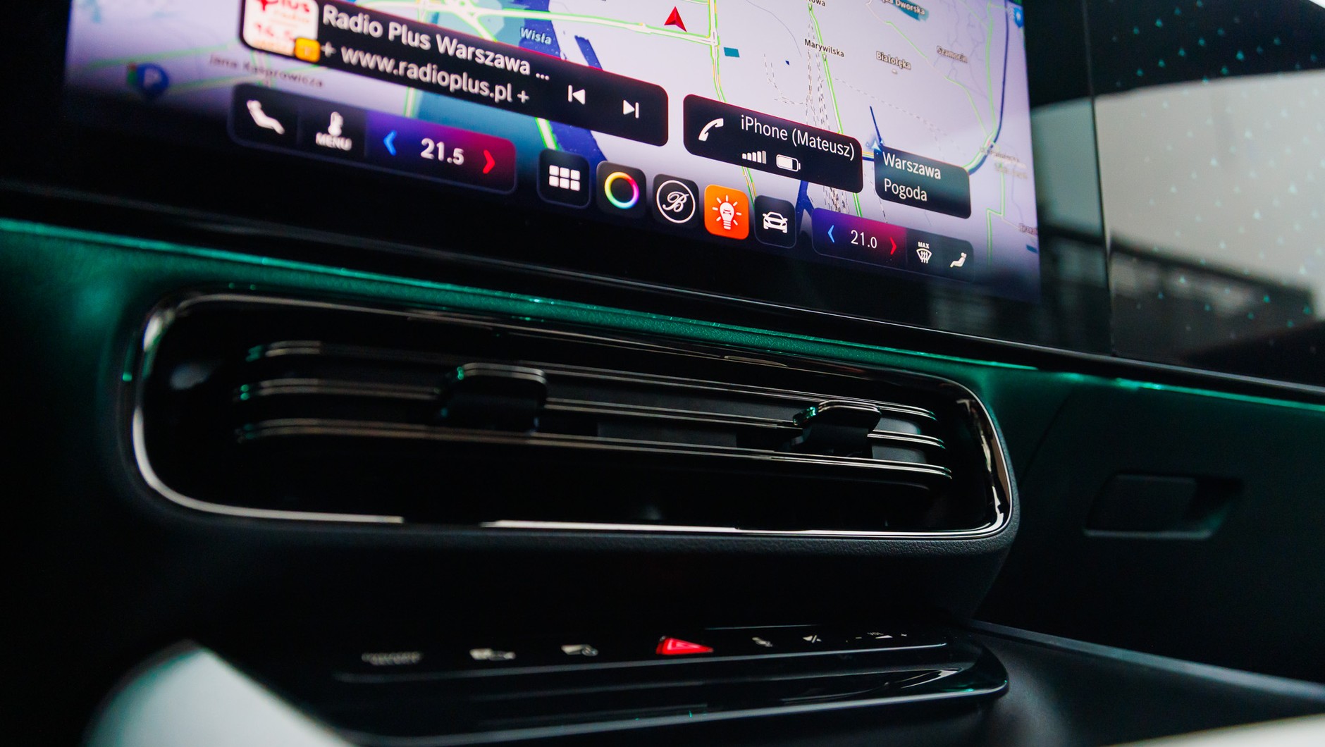 Nowy Mercedes CLA ma prostą deskę rozdzielczą, która nie wszystkim się spodoba. Podczas użytkowania jednak nie zwraca się na to uwagi