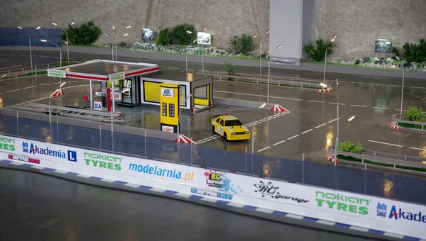 Wyścigi modeli sposobem na rodzinne spędzanie czasu