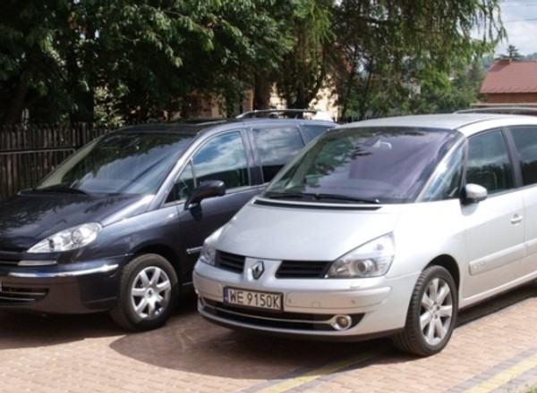 Renault Espace vs Peugeot 807