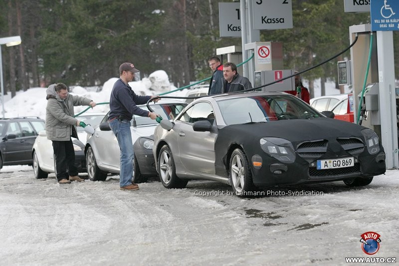 Zdjęcia szpiegowskie: Mercedes-Benz SL bardziej w stylu CLS