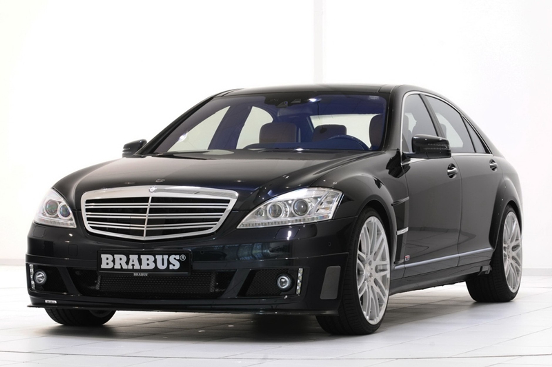 Brabus SV12 R Biturbo 800 to najmocniejsza limuzyna świata