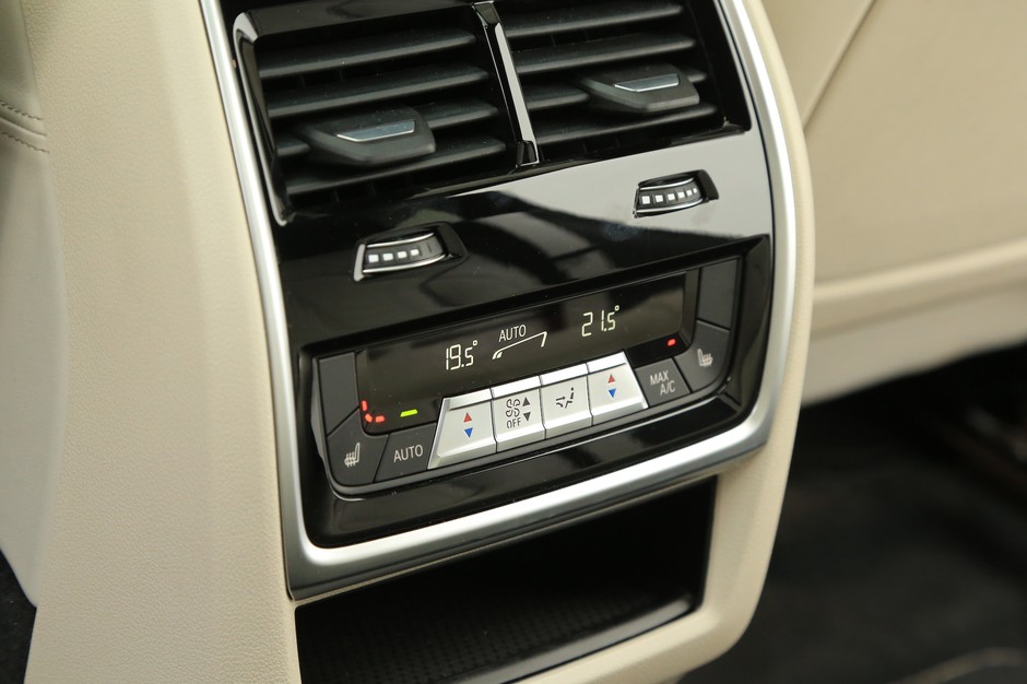 BMW X6 M50i