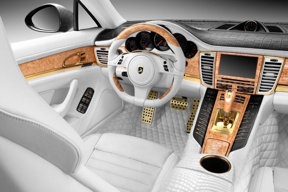 Skóra krokodyla i złoto w Porsche Panamera